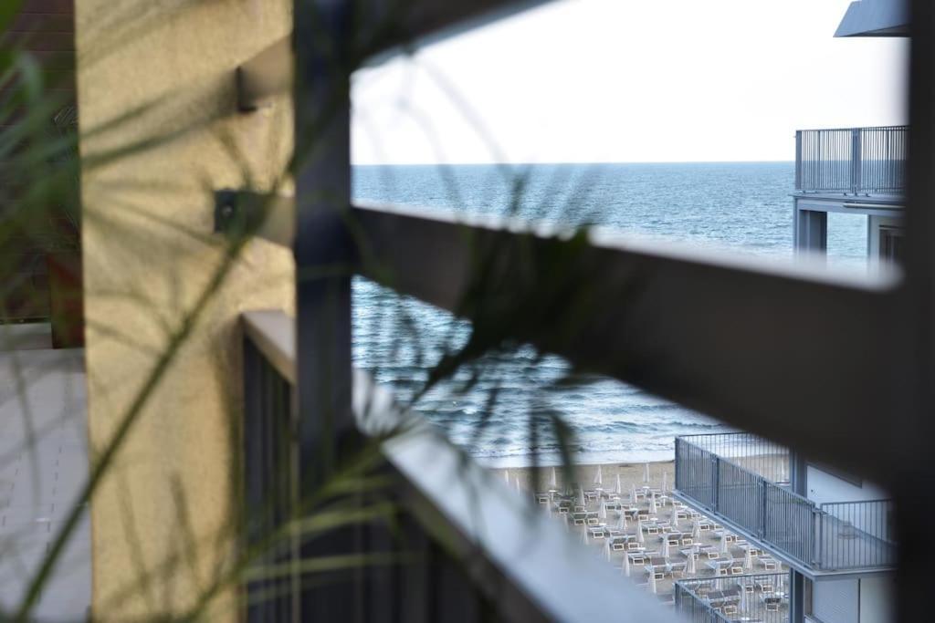 Piazza Nember Attico Con Vista Mare Apartment Лидо ди Йезоло Екстериор снимка
